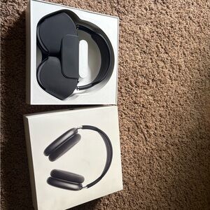 Apple AirPods Max Wireless Headphones in Dark Gray excellent condition
